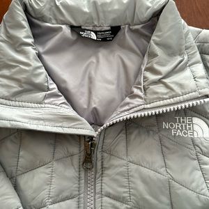 Youth Unisex North Face gray/silver M (10-12)